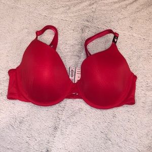 Victoria’s Secret red lightly lined tshirt bra